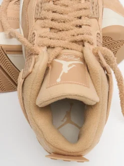Air Jordan 4 Retro sneakers