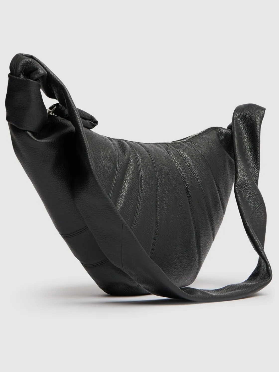 Borsa media Croissant in pelle martellata