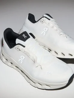 Cloudtilt sneakers