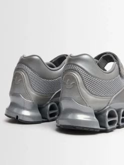 Sneakers Taqwa Bint Ali Megaride